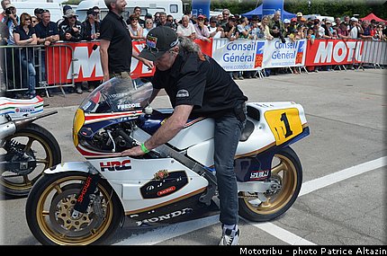 pre_grille_018_coupes_moto_legende_2014.jpg