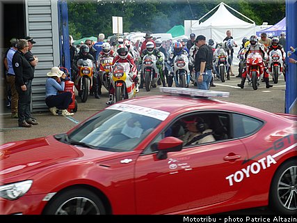 pre_grille_083_coupes_moto_legende_2014.jpg