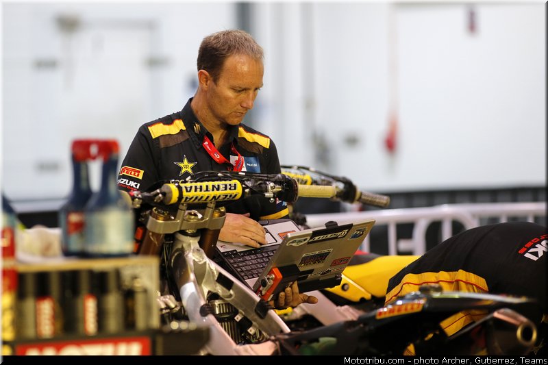 suzuki_004_motocross_2013_qatar_losail