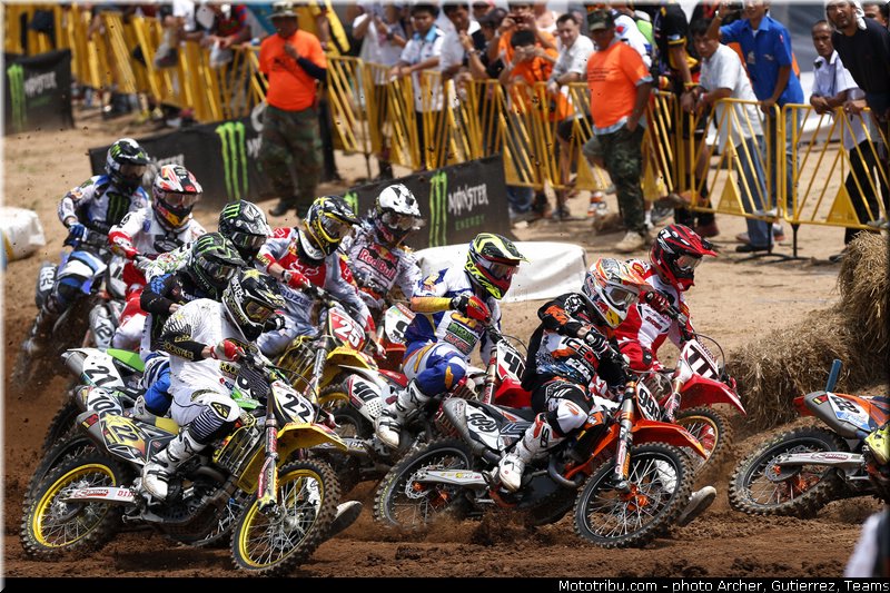 mx1_001_motocross_2013_thailande_racha