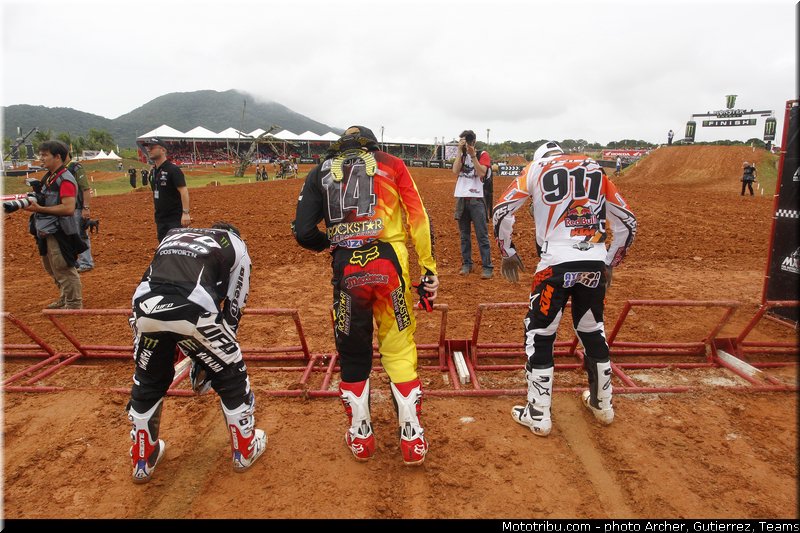mx2_011_motocross_2013_bresil_beto_carrero