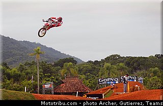 bobryshev_003_motocross_2013_bresil_beto_carrero.jpg