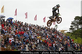 lupino_001_motocross_2013_bresil_beto_carrero.jpg