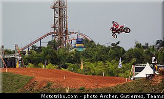 nagl_004_motocross_2013_bresil_beto_carrero.jpg