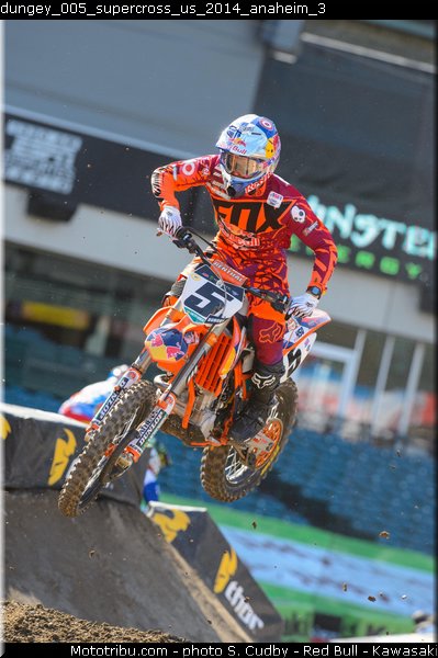 dungey_005_supercross_us_2014_anaheim_3