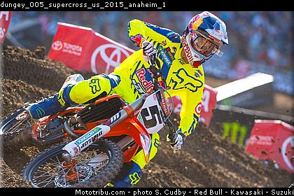 dungey_005_supercross_us_2015_anaheim_1.jpg