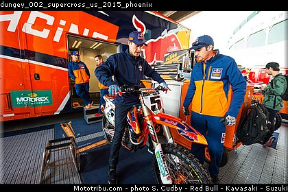 dungey_002_supercross_us_2015_phoenix.jpg