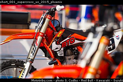 short_001_supercross_us_2015_phoenix.jpg