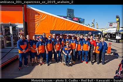 ambiance_001_supercross_us_2015_anaheim_2.jpg