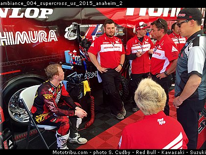 ambiance_004_supercross_us_2015_anaheim_2.jpg