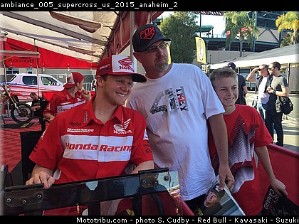 ambiance_005_supercross_us_2015_anaheim_2.jpg