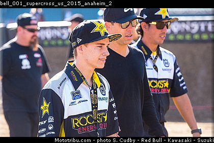 bell_001_supercross_us_2015_anaheim_2.jpg