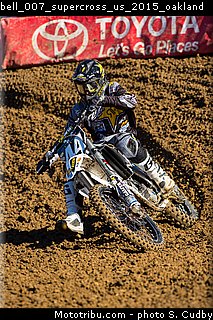 bell_007_supercross_us_2015_oakland.jpg
