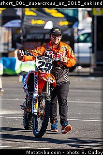 short_001_supercross_us_2015_oakland.jpg