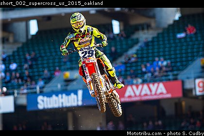short_002_supercross_us_2015_oakland.jpg