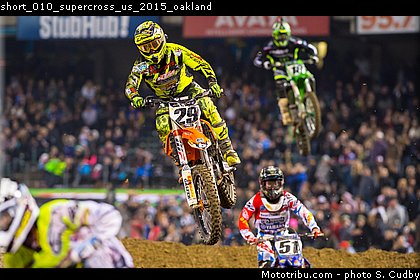 short_010_supercross_us_2015_oakland.jpg