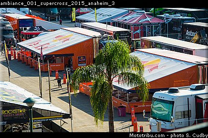 ambiance_001_supercross_2015_anaheim_3.jpg