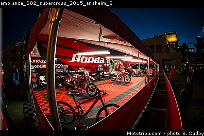 ambiance_002_supercross_2015_anaheim_3.jpg
