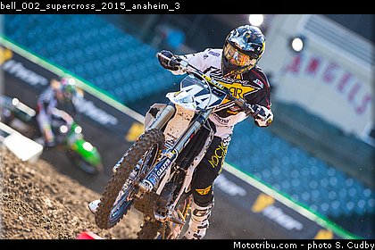 bell_002_supercross_2015_anaheim_3.jpg