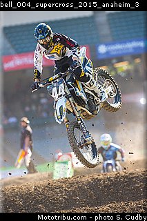 bell_004_supercross_2015_anaheim_3.jpg