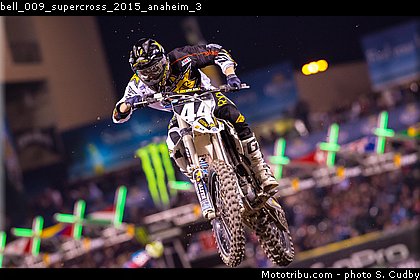bell_009_supercross_2015_anaheim_3.jpg