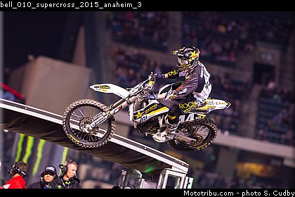 bell_010_supercross_2015_anaheim_3.jpg