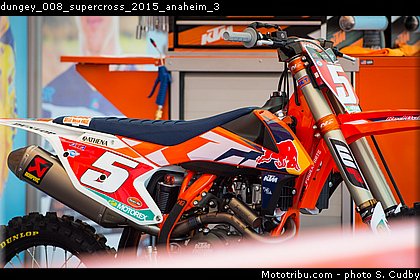 dungey_008_supercross_2015_anaheim_3.jpg