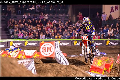 dungey_029_supercross_2015_anaheim_3.jpg