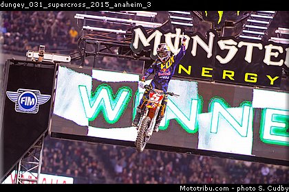 dungey_031_supercross_2015_anaheim_3.jpg