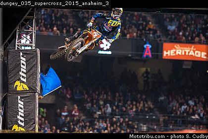 dungey_035_supercross_2015_anaheim_3.jpg