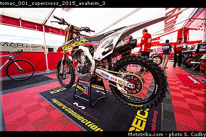 tomac_001_supercross_2015_anaheim_3.jpg
