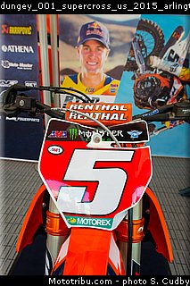 dungey_001_supercross_us_2015_arlington.jpg