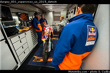 dungey_001_supercross_us_2015_detroit.jpg