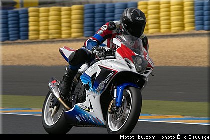 starteam_pam_racing_001_endurance_2013_france_24h_du_mans_moto.jpg