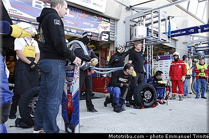 r2cl_014_endurance_2013_france_24h_du_mans_moto.jpg
