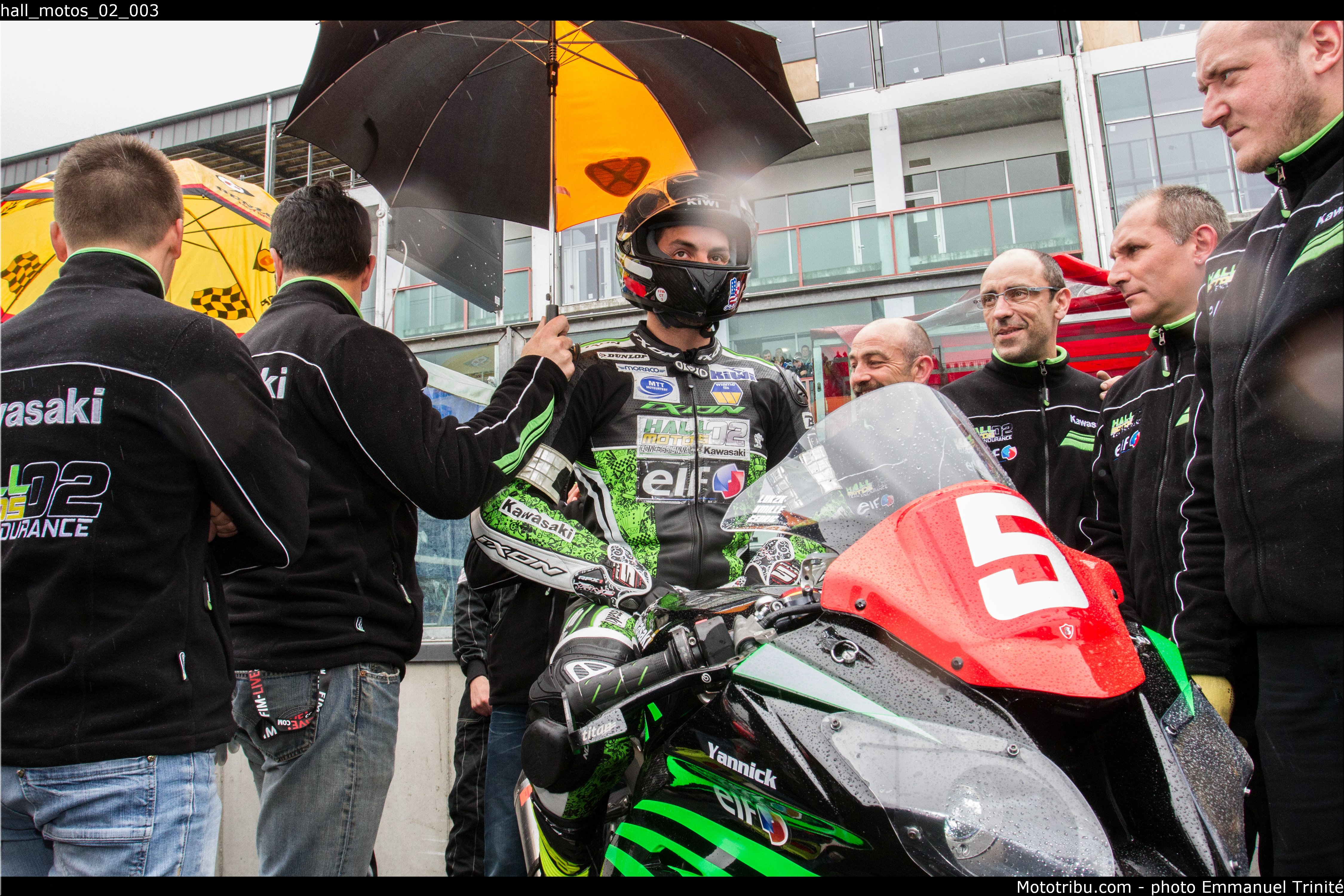 hall_motos_02_003