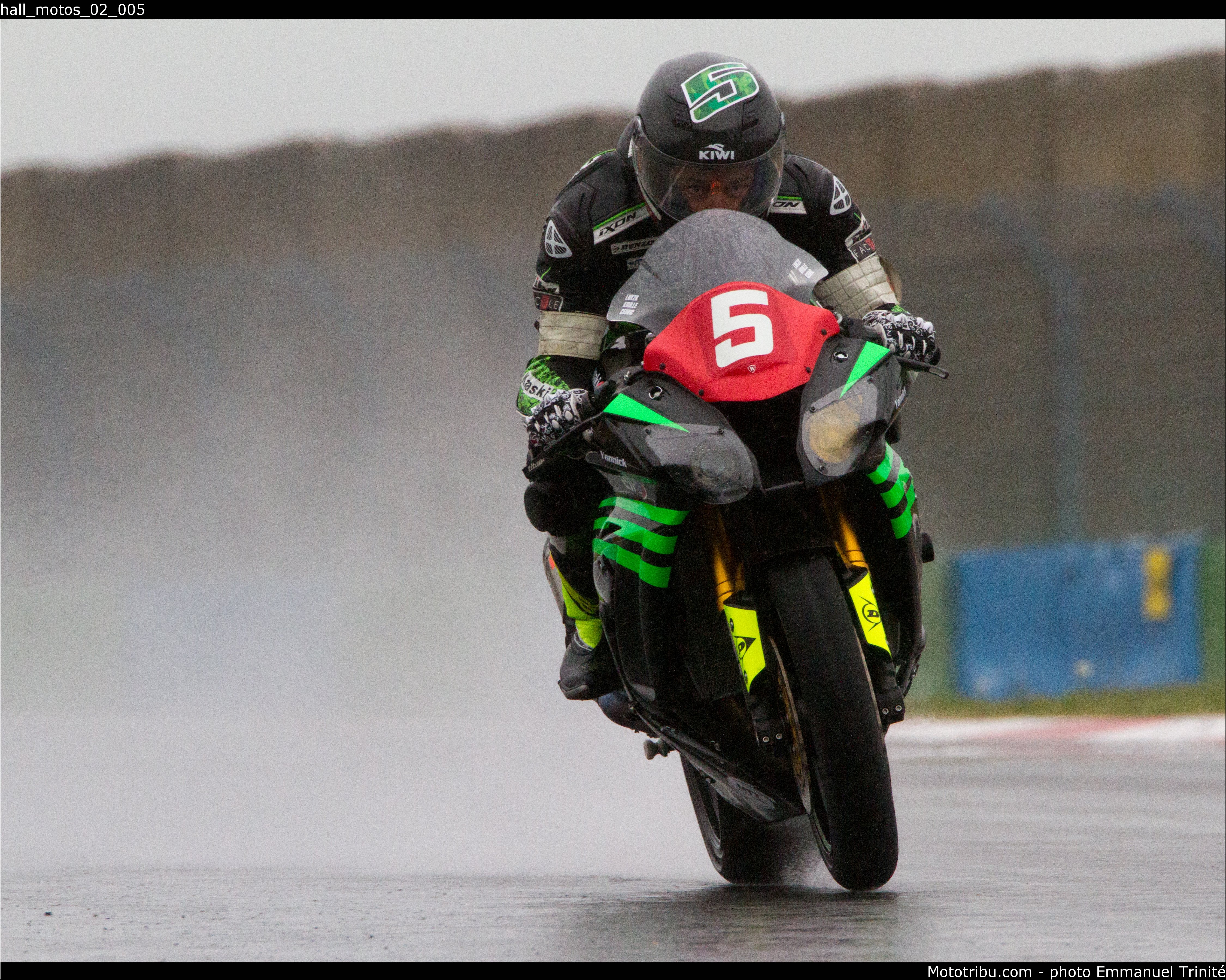 hall_motos_02_005