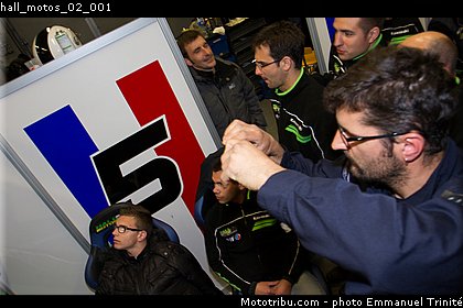 hall_motos_02_001.jpg