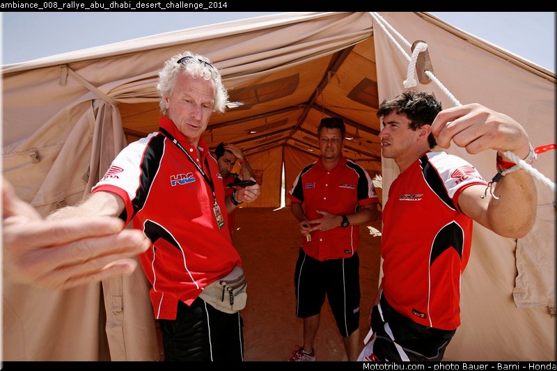 ambiance_008_rallye_abu_dhabi_desert_challenge_2014