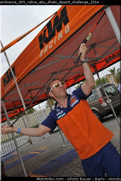 ambiance_009_rallye_abu_dhabi_desert_challenge_2014
