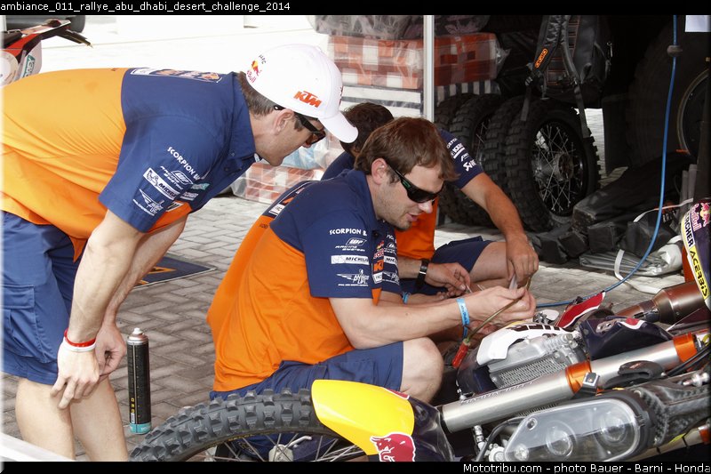ambiance_011_rallye_abu_dhabi_desert_challenge_2014