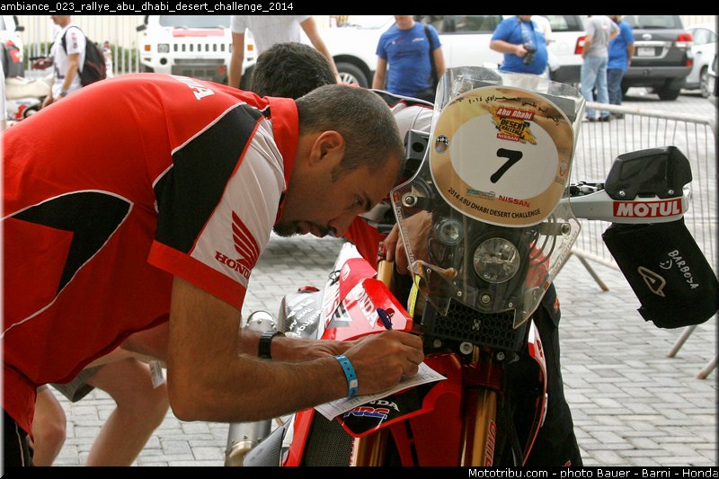 ambiance_023_rallye_abu_dhabi_desert_challenge_2014