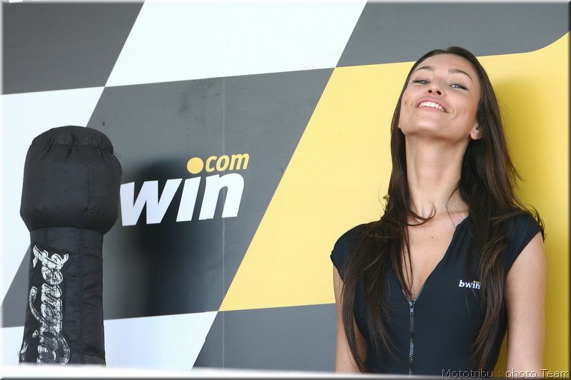 motogp-pitbabes-jerez2008_04
