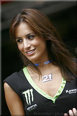 motogp-pitbabes_10.jpg
