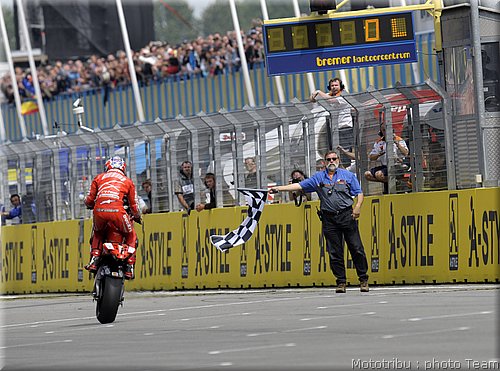 motogp-stoner_17.jpg