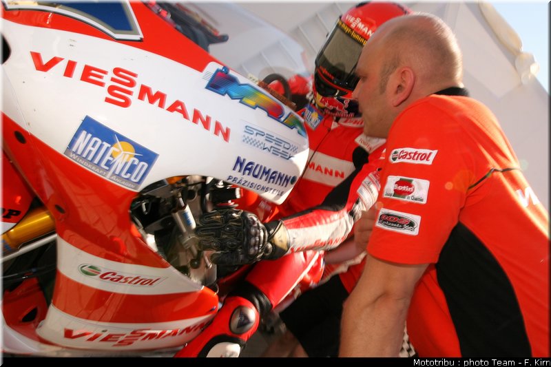 gp125_assen2009_bradl_01