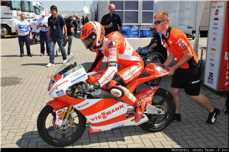 gp125_assen2009_bradl_02