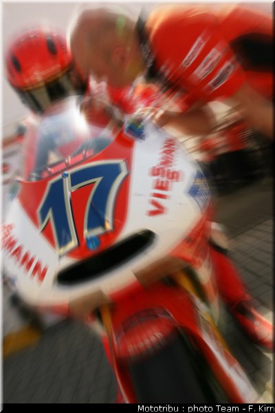 gp125_assen2009_bradl_03