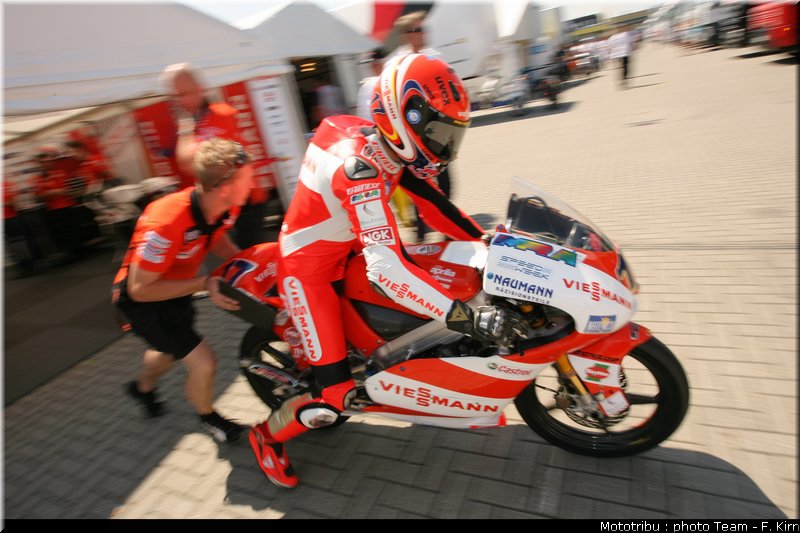 gp125_assen2009_bradl_04
