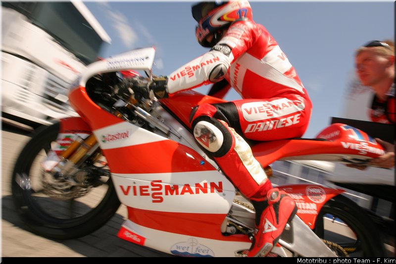 gp125_assen2009_bradl_06